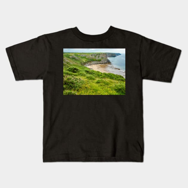 Fall Bay, South Wales Kids T-Shirt by yackers1